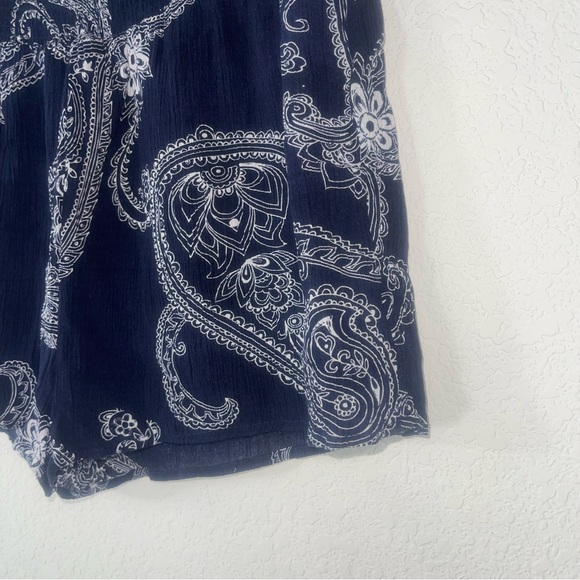 Altar’d State smocked waist and navy white paisley flowy flounce shorts medium - Picture 8 of 8